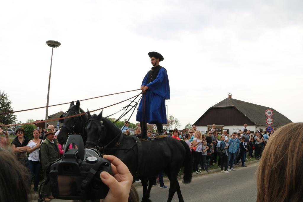Hortobágyi Kemencés Vendégház Esterno foto