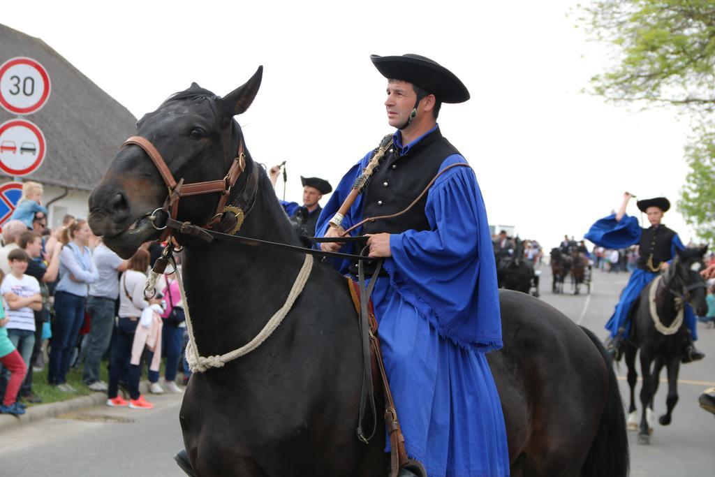 Hortobágyi Kemencés Vendégház Esterno foto