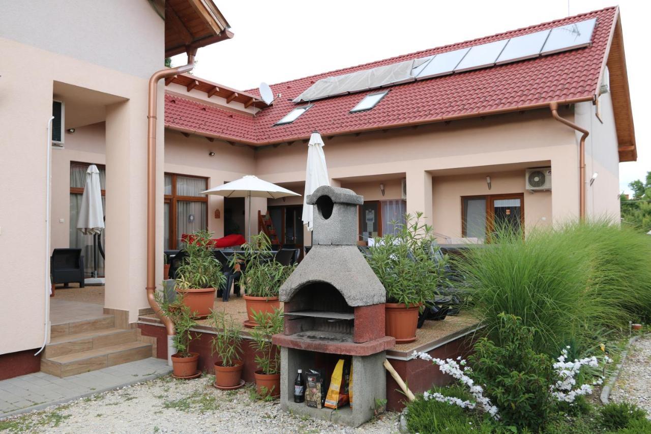 Hortobágyi Kemencés Vendégház Esterno foto